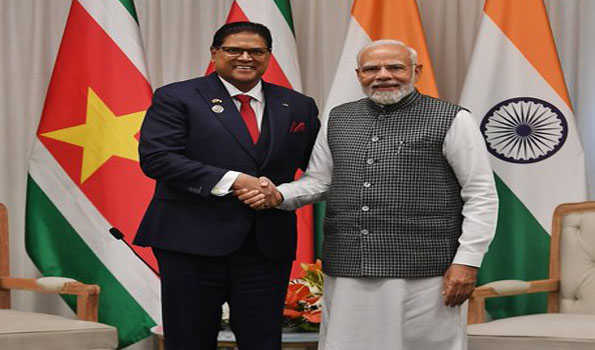 मोदी ने सूरीनाम के राष्ट्रपति चंद्रिका प्रसाद संतोखी से मुलाकात की