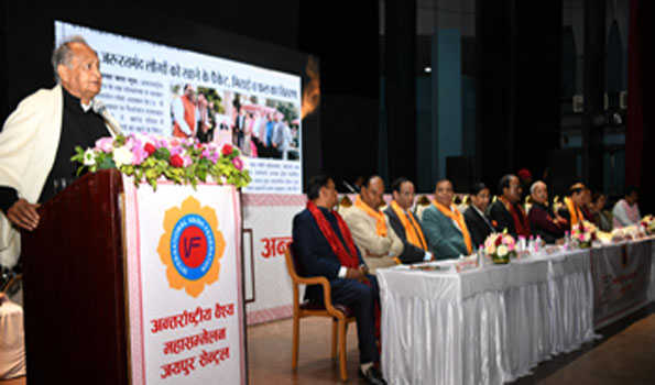 देश की अर्थव्यवस्था में वैश्य समाज का योगदान महत्वपूर्ण-गहलोत