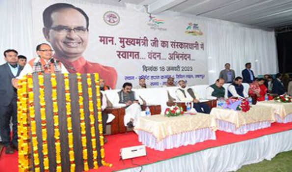जबलपुर में गणतंत्र दिवस समारोह में सभी वर्गों को जोड़ा जाये: शिवराज