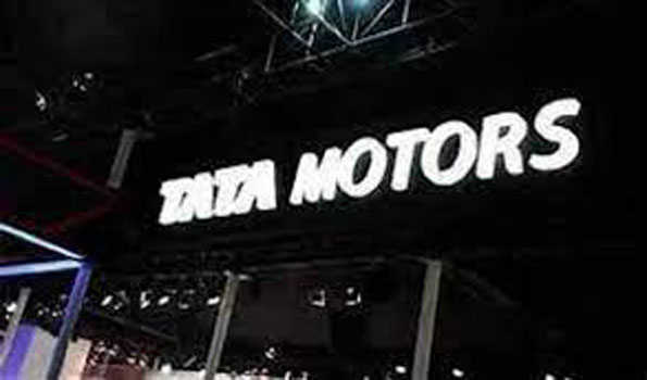 टाटा मोटर्स सात तिमाही के बाद मुनाफे में
