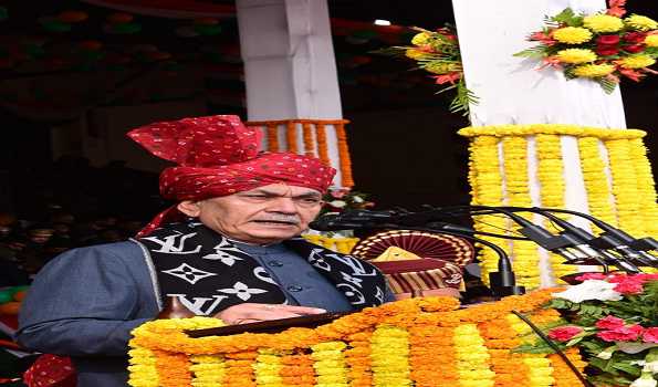LG Sinha unfurls Tri-colour on R-Day at Jammu