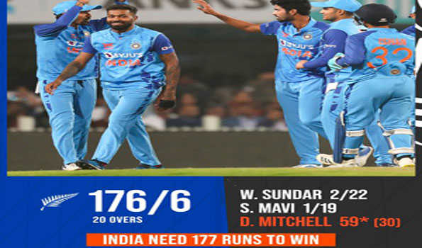 भारत के खिलाफ न्यूजीलैंड ने बनाये 176 रन