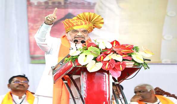Cong leaders do Aarti of Gandhi family: Amit Shah