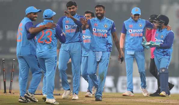 India pull off low-scoring T20 thriller, level series