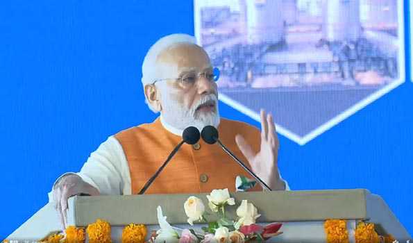 हैदराबाद पहुंचे मोदी, महबूबनगर में 13 हजार 500 करोड़ रुपये की परियोजनाएं करेंगे शुरू