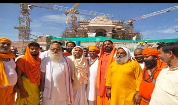 अयोध्या: संतों ने देखा मंदिर निर्माण
