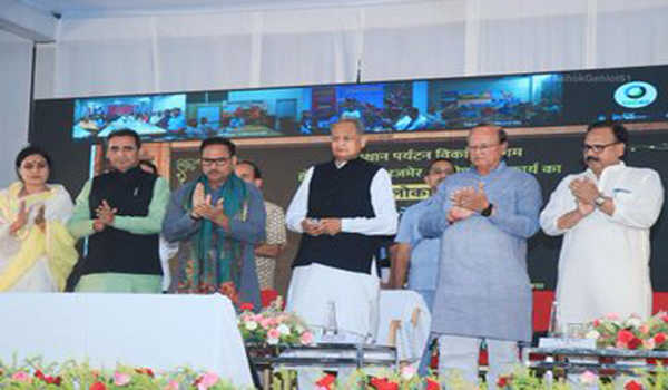 राज्य सरकार के फैसलों से हर क्षेत्र में आगे बढ़ा राजस्थान-गहलोत