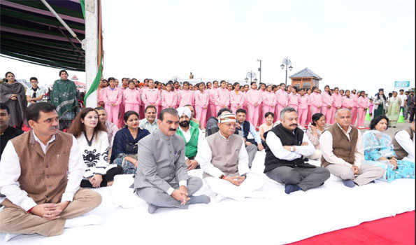 HP Guv & CM pay tributes to Mahatma Gandhi on his 154th birth anniversary