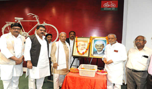 समाजवादियों ने किया गांधी और शास्त्री को नमन