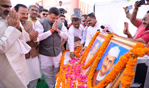 गांधी, शास्त्री की जयंती के साथ धामी ने शहीद आंदोलनकारियों को दी श्रद्वांजलि