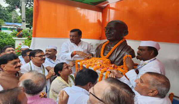 जब देश में नफरत का बाजार सजा हो तो बापू सबसे ज्यादा प्रासंगिक : कांग्रेस