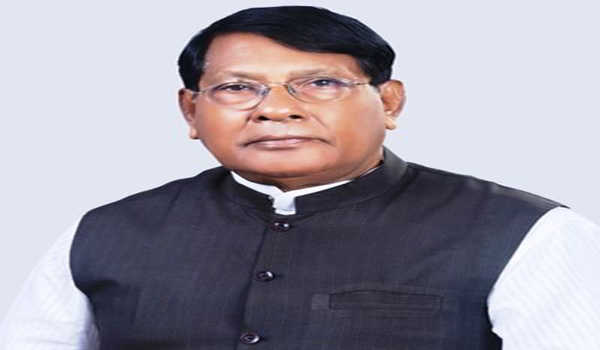 वित्त एवं खाद्य आपूर्ति मंत्री डॉ रामेश्वर उरांव ने विभिन्न जिलों से आये लोगों की समस्याओं को सुना