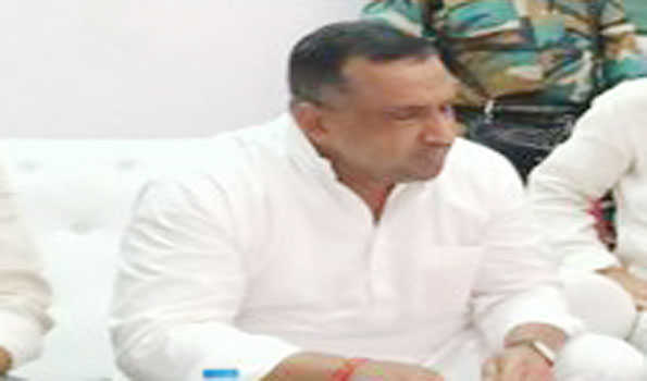 स्वास्थ्य मंत्री ने सड़क दुर्घटना में घायल व्यक्ति को अपने स्कॉट जिप्सी से एमजीएम अस्पताल भिजवाया
