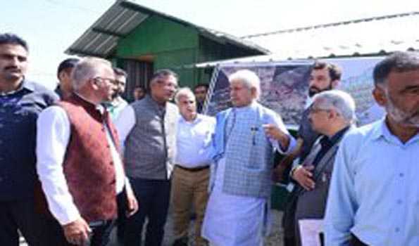 सिन्हा ने  कर्मचारियों के पारगमन आवास को समय पर पूरा करने का दिया निर्देश