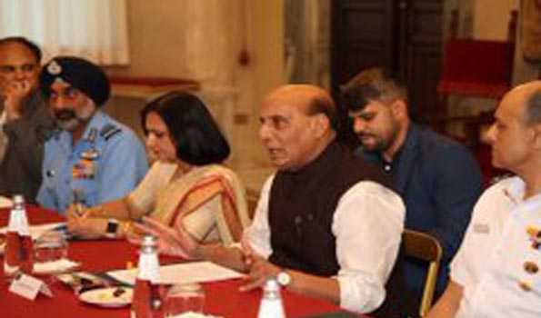 भारत और इटली ने रक्षा क्षेत्र में सहयोग बढाने के लिए समझाैते पर हस्ताक्षर किये