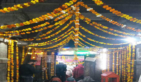 जागेश्वर धाम में मोदी के आगमन से पहले 20 क्विंटल फूलों से सजाया मन्दिर