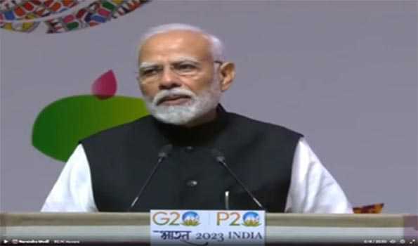 आतंकवाद के खिलाफ निरंतर सख्त रूख अपनाये जाने की जरूरत: मोदी