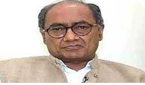 दिग्विजय ने लगाया अधिकारियों की रिपोर्ट खराब करने का आरोप