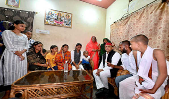 देवरिया की घटना का राजनीतिक लाभ लेना चाहती है भाजपा: अखिलेश