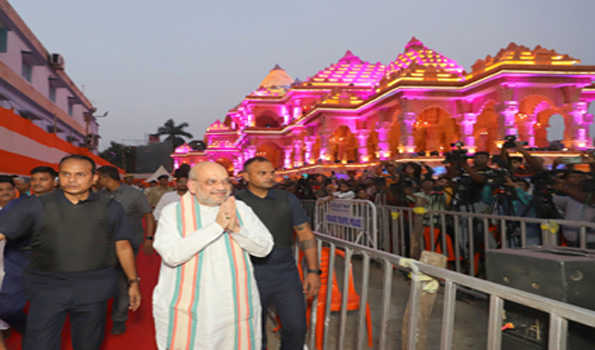 शाह ने राम मंदिर थीम वाले दुर्गा पूजा पंडाल का किया अनावरण