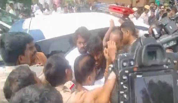 तेलंगाना प्रदेश कांग्रेस अध्यक्ष रेवंत रेड्डी गिरफ्तार