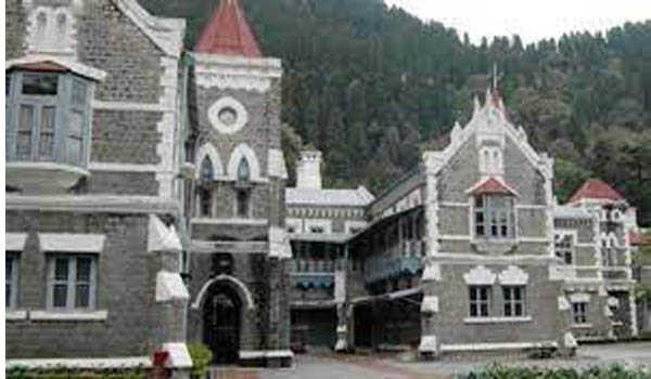 प्रतिबंधित पालीथीन की थैलियों पर पूर्ण रोक लगाये सरकार: हाईकोर्ट