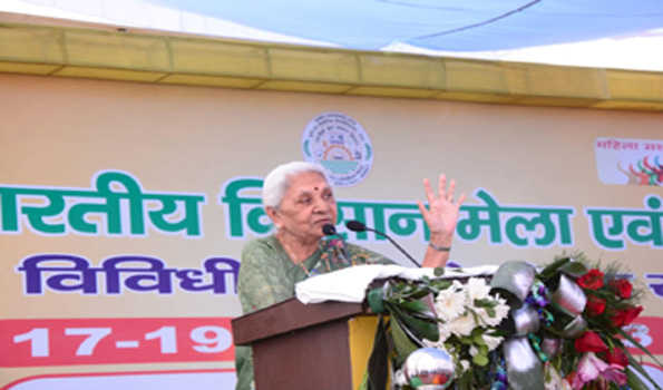 पचास-पचास किसानों का समूह बनाकर उन्हें कृषि विविधीकरण की जानकारी दें: आनंदीबेन पटेल