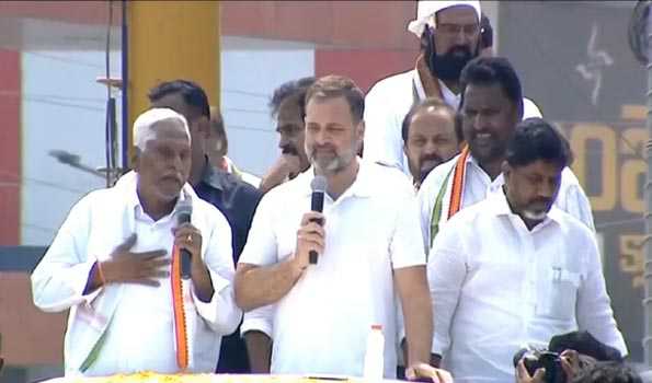 राहुल का आरोप, केसीआर परिवार  तेलंगाना की जनता का धन हड़प रहा है
