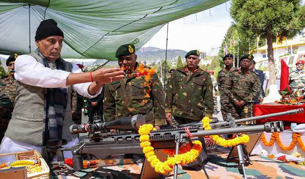 राजनाथ सिंह ने अरुणाचल में अग्रिम चौकियों का किया दौरा