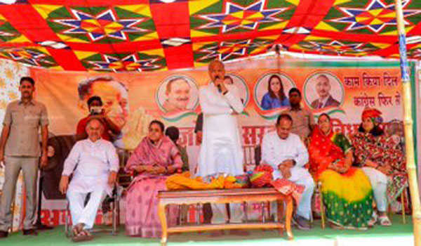 सरदारपुरा क्षेत्र में पिछले चालीस वर्ष से मिल रहा है लोगों का प्यार-गहलोत