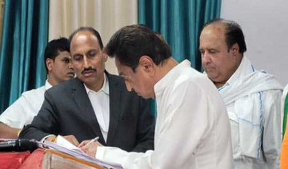 छिंदवाड़ा से कमलनाथ ने किया नामांकनपत्र दाखिल