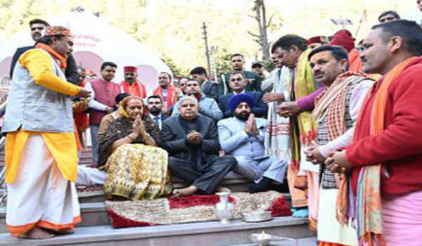 धनखड़ ने किए गंगोत्री धाम के दर्शन