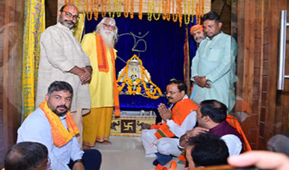 उपमुख्यमंत्री केशव प्रसाद मौर्य ने किये रामलला के दर्शन