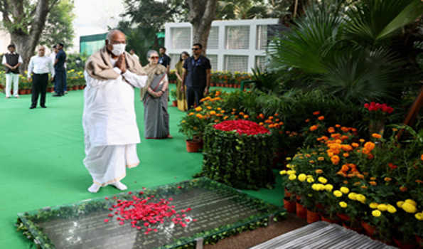 खडगे,सोनिया,राहुल ने इंदिरा गांधी को किया पुण्यतिथि पर नमन