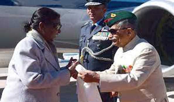 मुर्मु दो दिवसीय लद्दाख दौरे पर लेह पहुंची