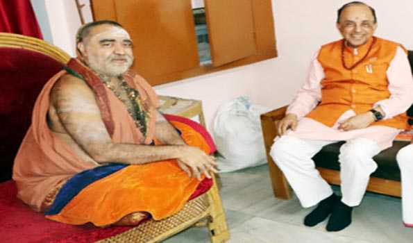 सुब्रह्मण्यम स्वामी ने की शंकराचार्य विजेन्द्र सरस्वती से मुलाकात