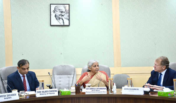 नीतिगत निश्चितता से भारत में निवेश के व्यापक अवसर: सीतारमण