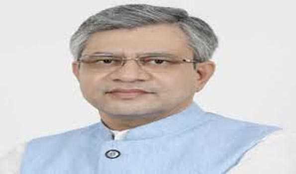 फोन हैक करने के एलर्ट पर एप्पल को जांच में शामिल होने के लिए कहा: वैष्णव