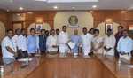 Patole leads MPSC candidates delegation to meet Maha Governor