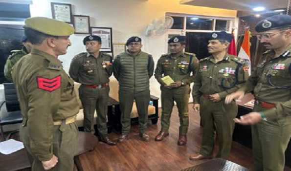जम्मू-कश्मीर डीजीपी ने अधिकारियों को समर्पित होकर काम करने की अपील की