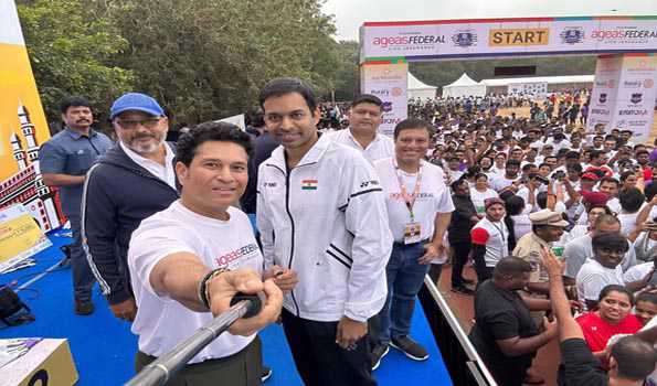सचिन तेंदुलकर और पुलेला गोपीचंद ने हाफ मैराथन के विजेताओं को किया सम्मानित