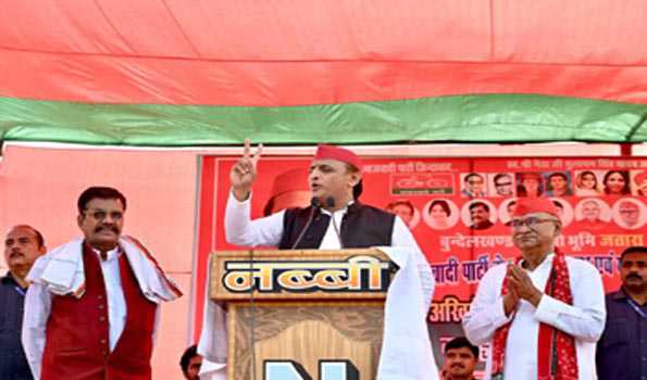 अखिलेश का कांग्रेस पर तंज, फिर बताया धोखेबाज पार्टी