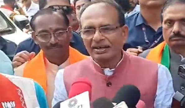 शिवराज ने पूछा प्रियंका से सवाल, कांग्रेस ऐसा दलदल क्यों जिसमें इंडी धंसा