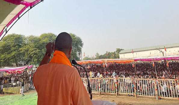 कांग्रेस स्वयं में समस्या है, जबकि भाजपा समाधान: योगी