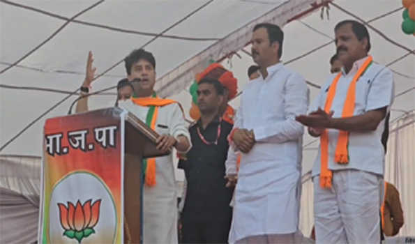 कांग्रेस ने विकास को नहीं घोटालों को दी तवज्जो: सिंधिया