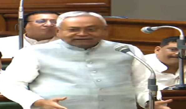 नीतीश ने खोया आपा, बोले मांझी को मुख्यमंत्री बनाना उनकी मूर्खता