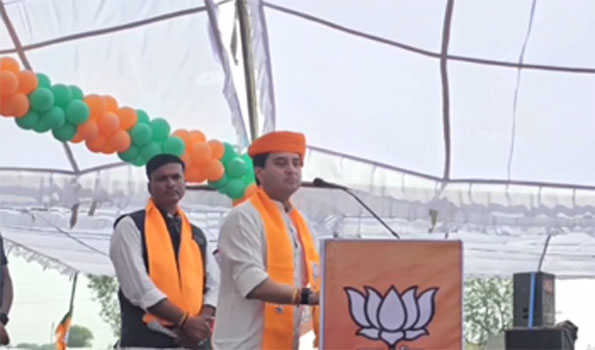 कांग्रेस जातिगत जनगणना के नाम पर फैला रही जातिवाद का जहर: सिंधिया