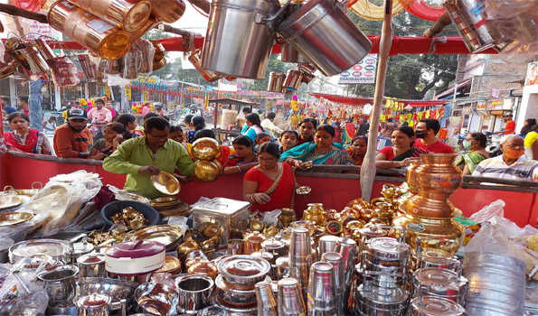 धनतेरस को लेकर बिहार के बाजारों में रौनक