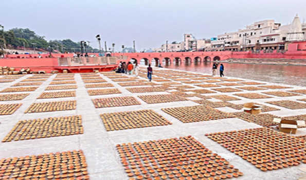 अयोध्या में 51 घाटों पर सजाए गये 24 लाख दीये