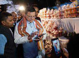 धामी ने मिट्टी के दिये खरीद कर किया डिजिटल माध्यम से भुगतान